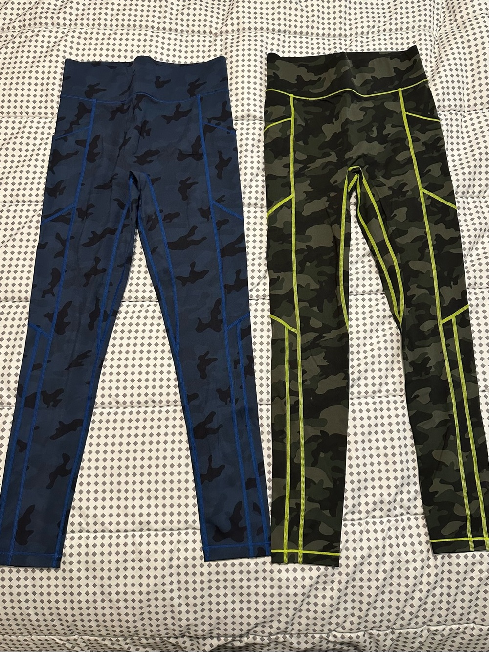 Two Bandier All Access Camo Contrast Seam Dual Side Pocket Tights